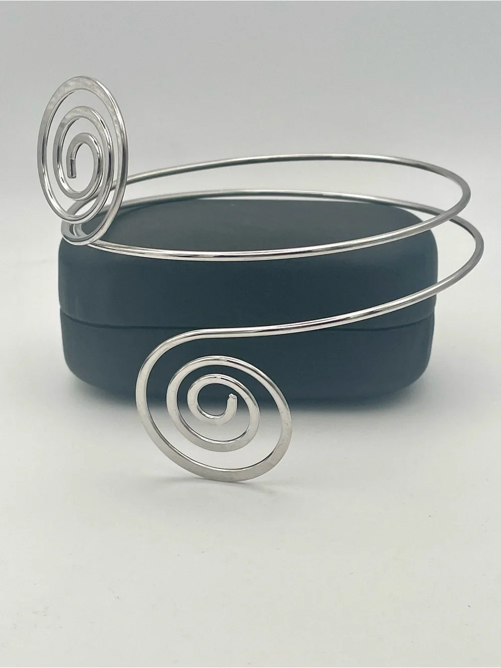 Upper Arm Silver Tone Spiral Wire Cuff Bracelet band. Adjustable